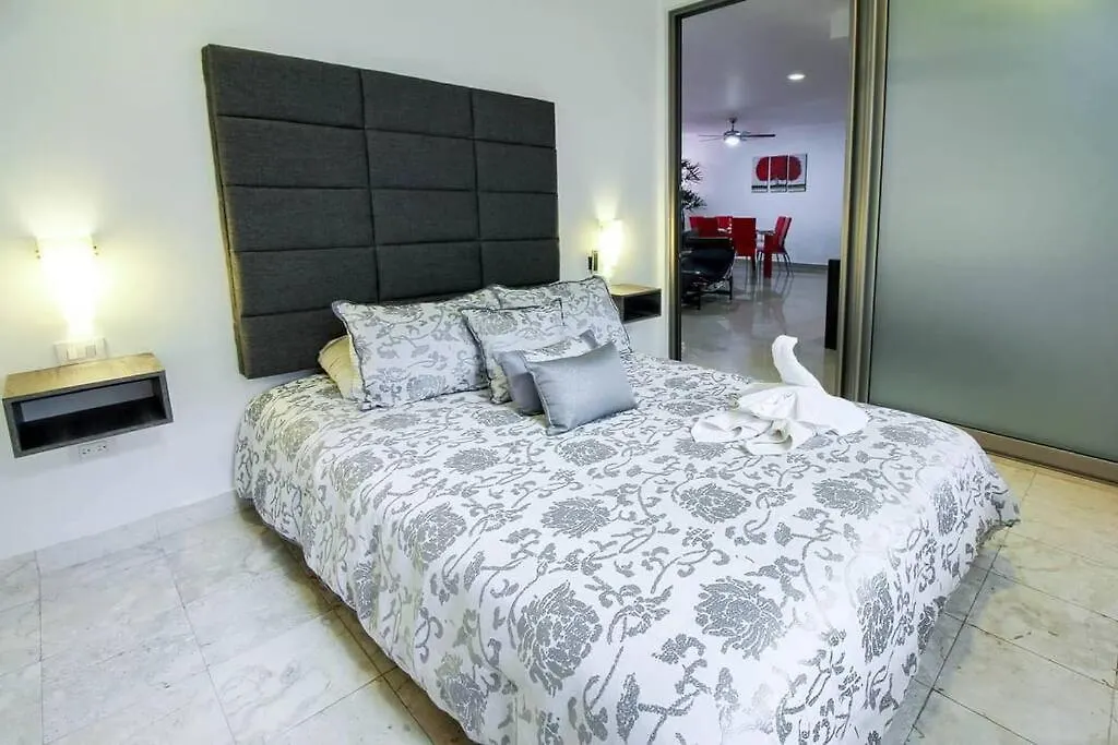 Modern 2 Bdr, 3 Minutes Walk From The Beach, Central Location! Apartment Playa del Carmen